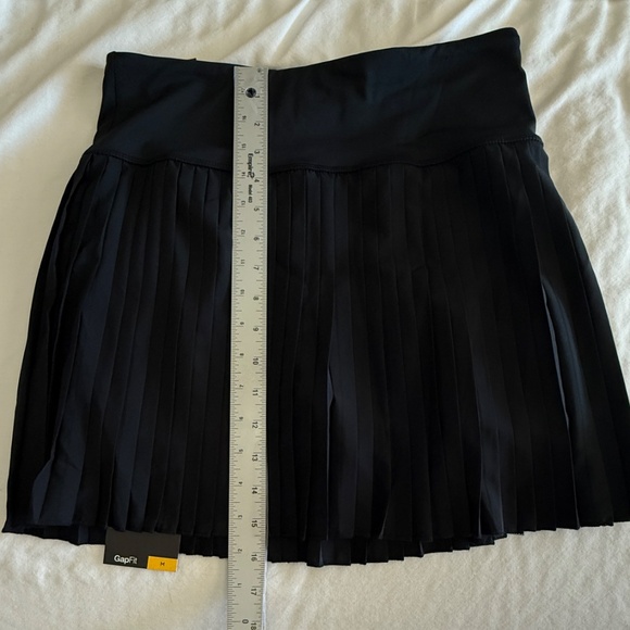 GapFit Women’s Pleated Skirt SZ M, NWT Black - Picture 13 of 16